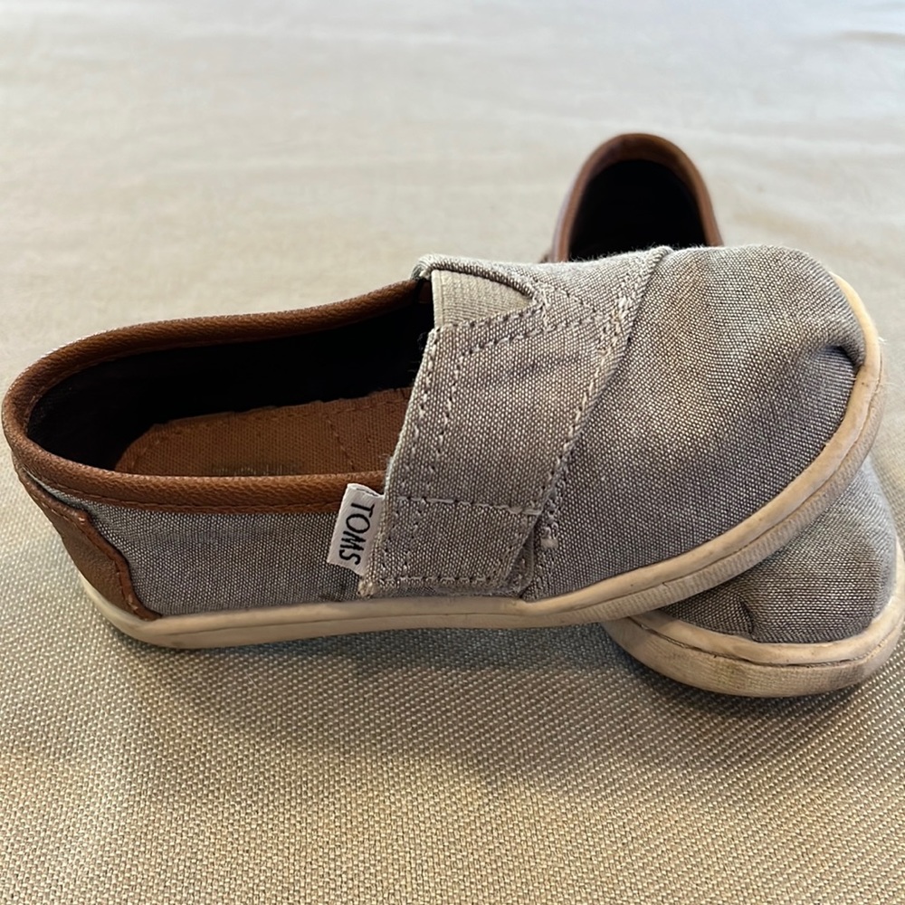 TOMS Alpargata T7 shoes- easy on and off
